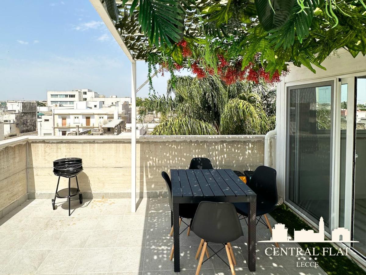 Central Flat - Attico Con Patio E Parcheggio Privato